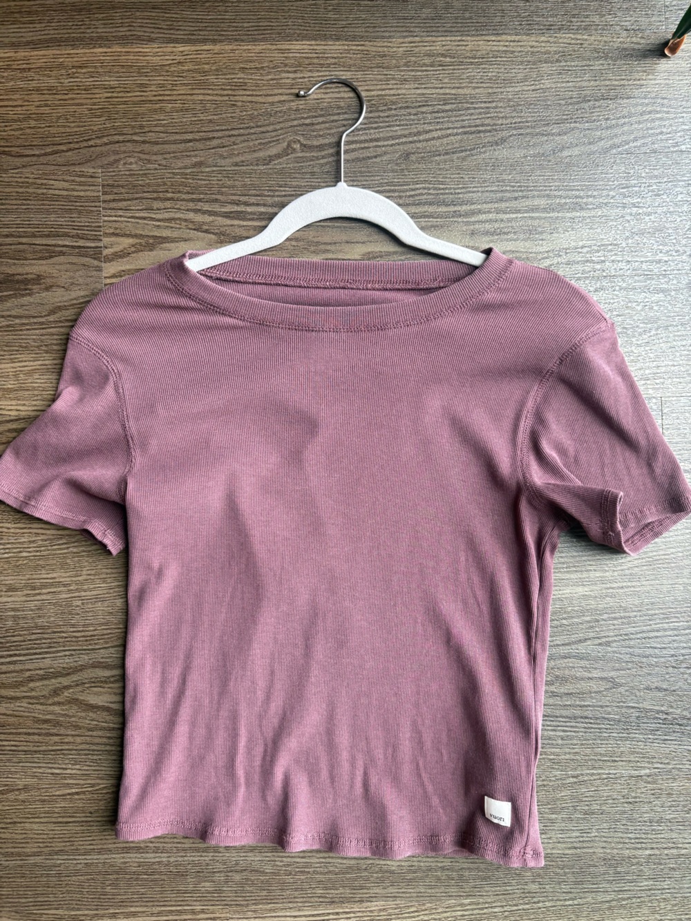 Vuori Pose Tee in Rosewood